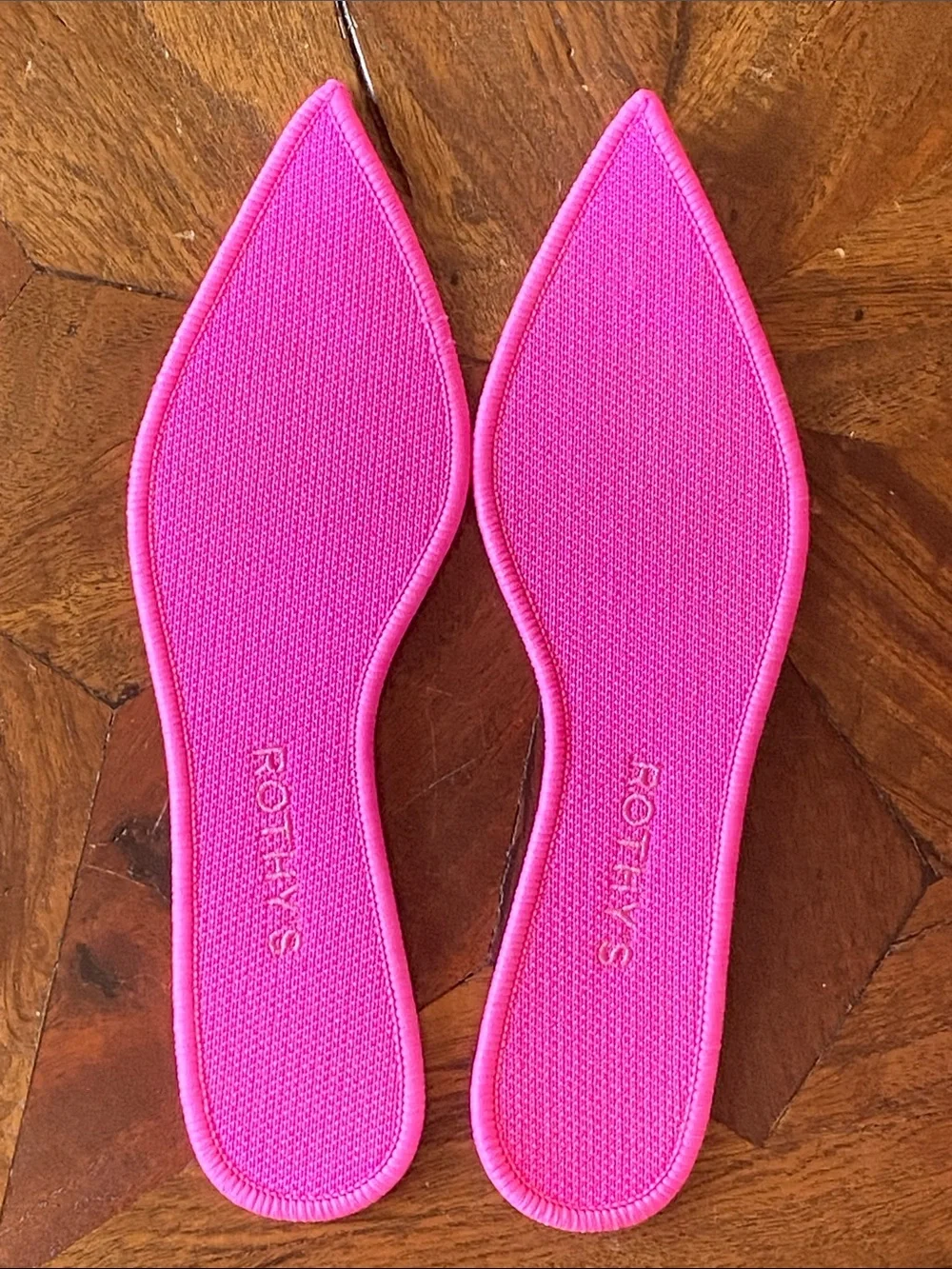 ROTHY’S THE POINT BALLET FLATS IN DRAGON FRUIT FUCHIA PINK SIZE 8 - Picture 7 of 7